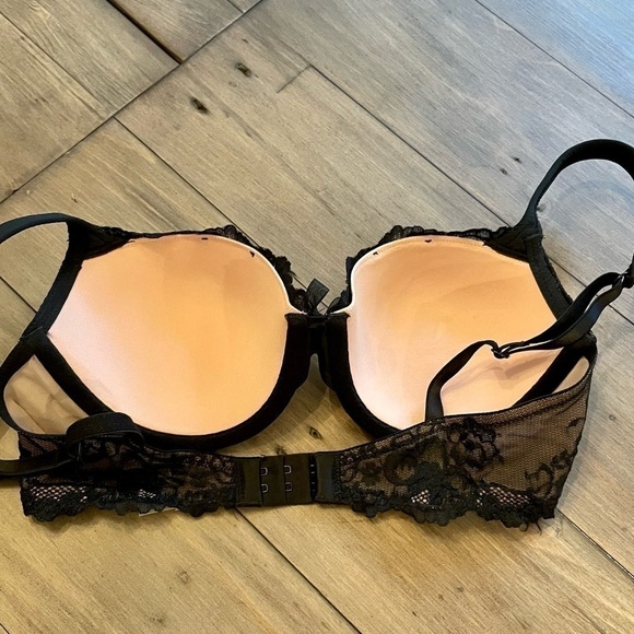VICTORIA’S Secret lined Demi lace bra - Picture 3 of 4